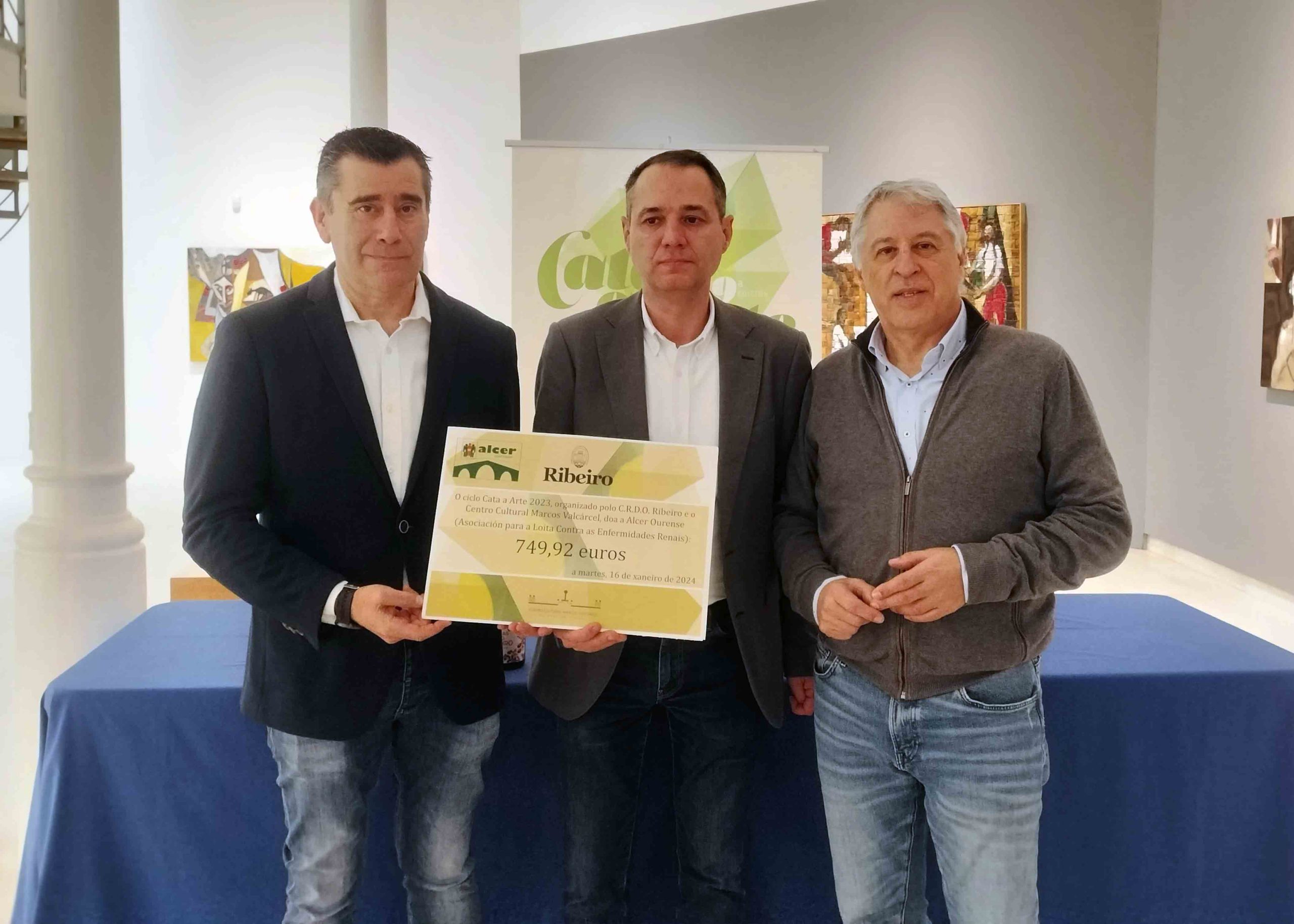 El CRDO Ribeiro entrega el cheque solidario de ‘Cata a Arte’