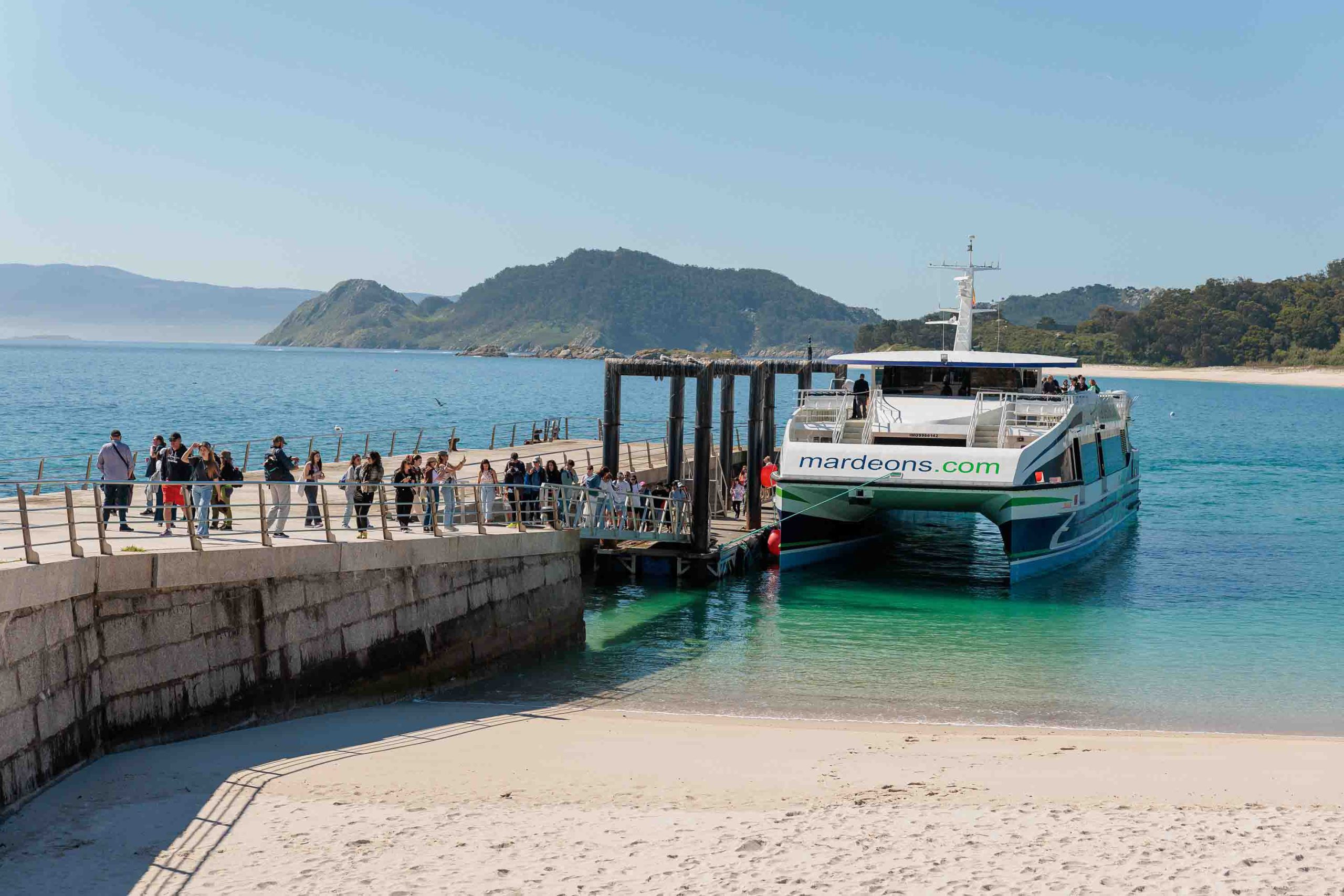 Naviera Mar de Ons viajará a las Cíes durante el Entroido