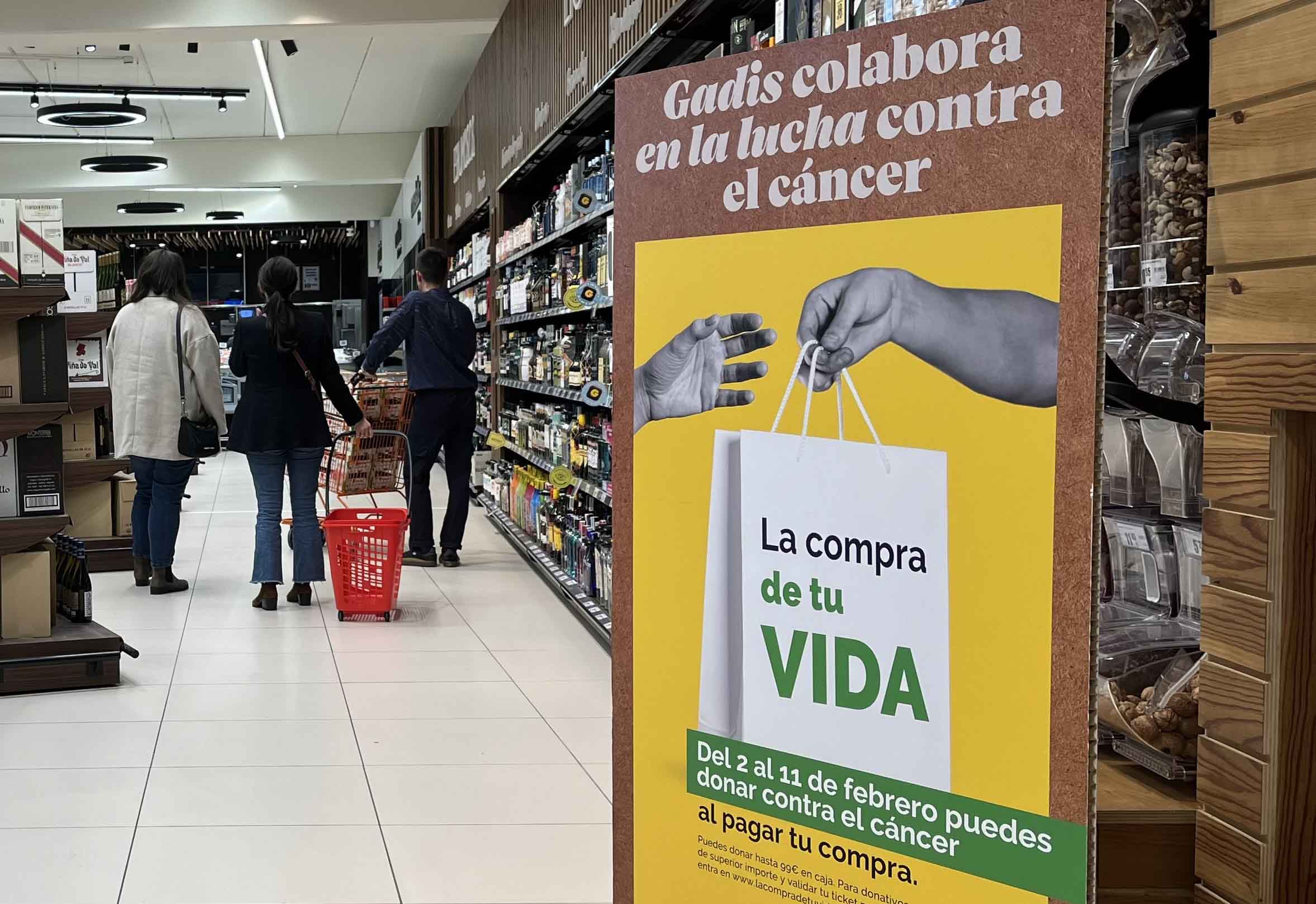 Los clientes de Gadis apoyan a la AECC con 14.507 euros