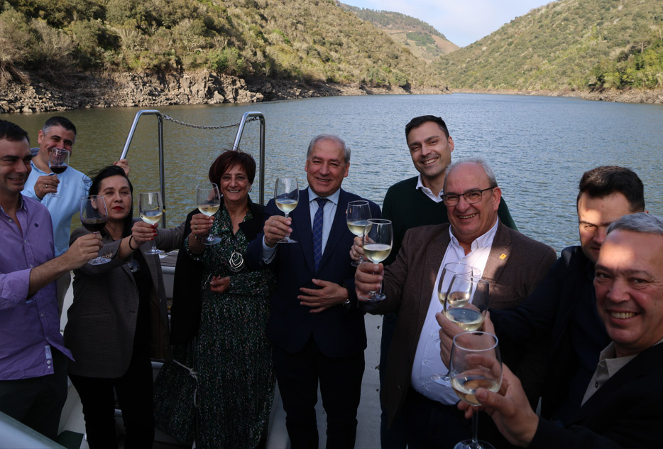 La temporada de rutas fluviales de la Ribeira Sacra se inicia con 12.000 reservas