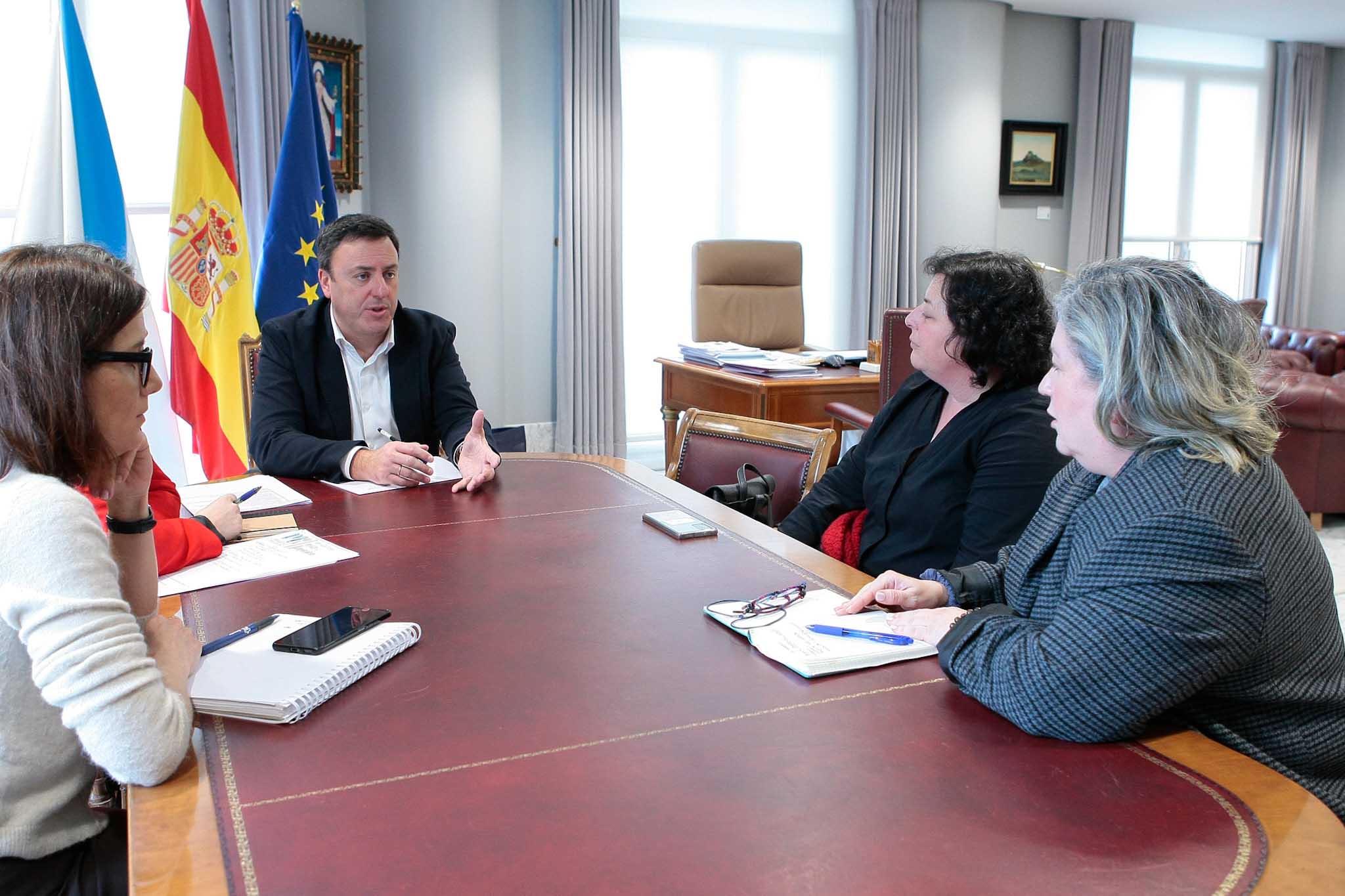 La Deputación da Coruña apoya a Mulleres Salgadas en su demanda de contar con una representante en el Consello Galego de Pesca
