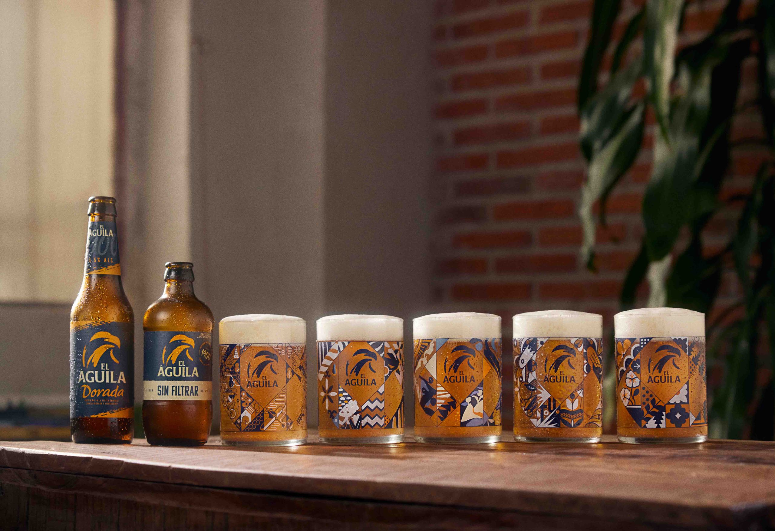 Cinco artistas españoles ilustran los nuevos vasos de Cerveza El Águila