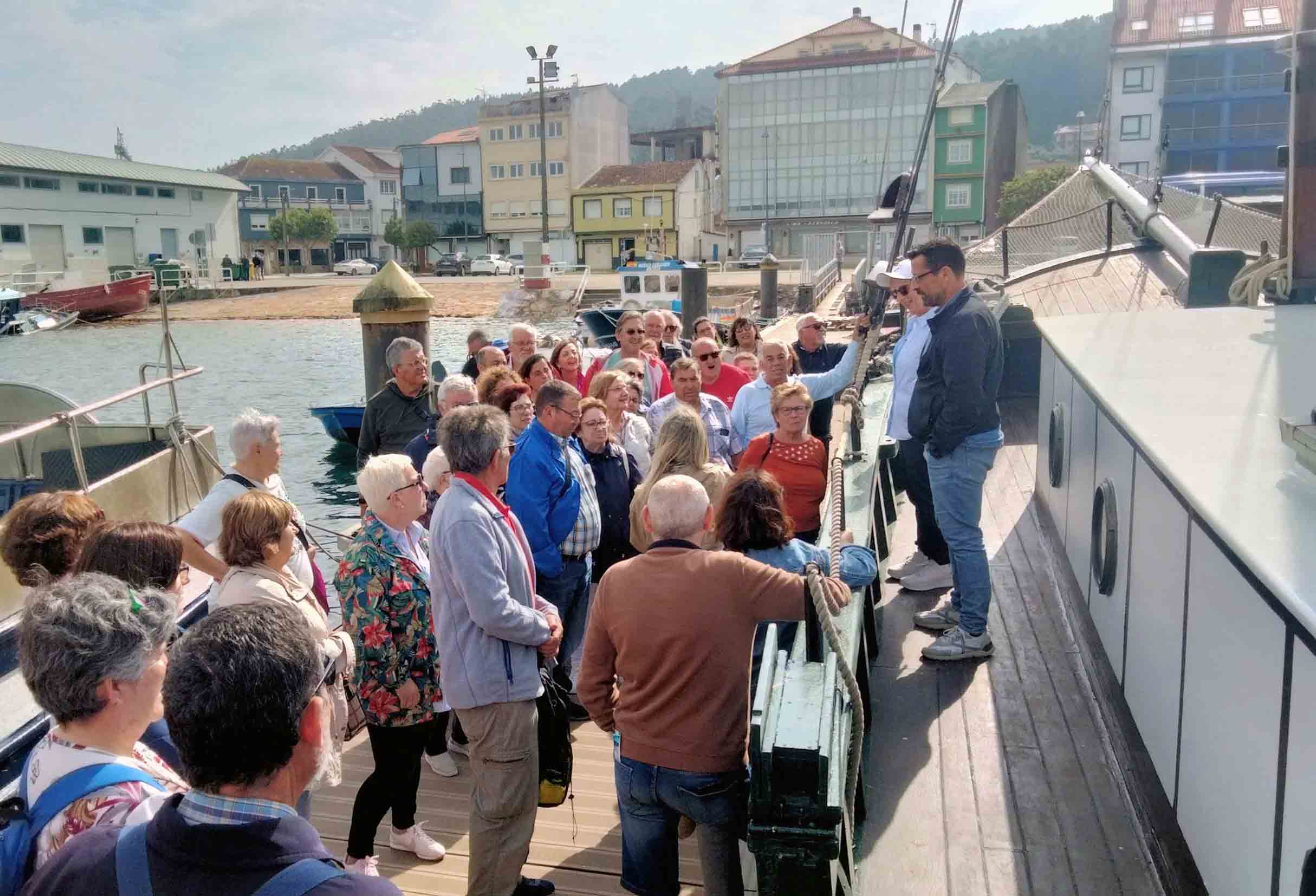 Medio centenar de socios del Camping Caravanning Club de Galicia visitan la Ría da Estrela