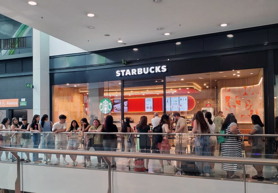 Starbucks aterriza en Santiago de Compostela