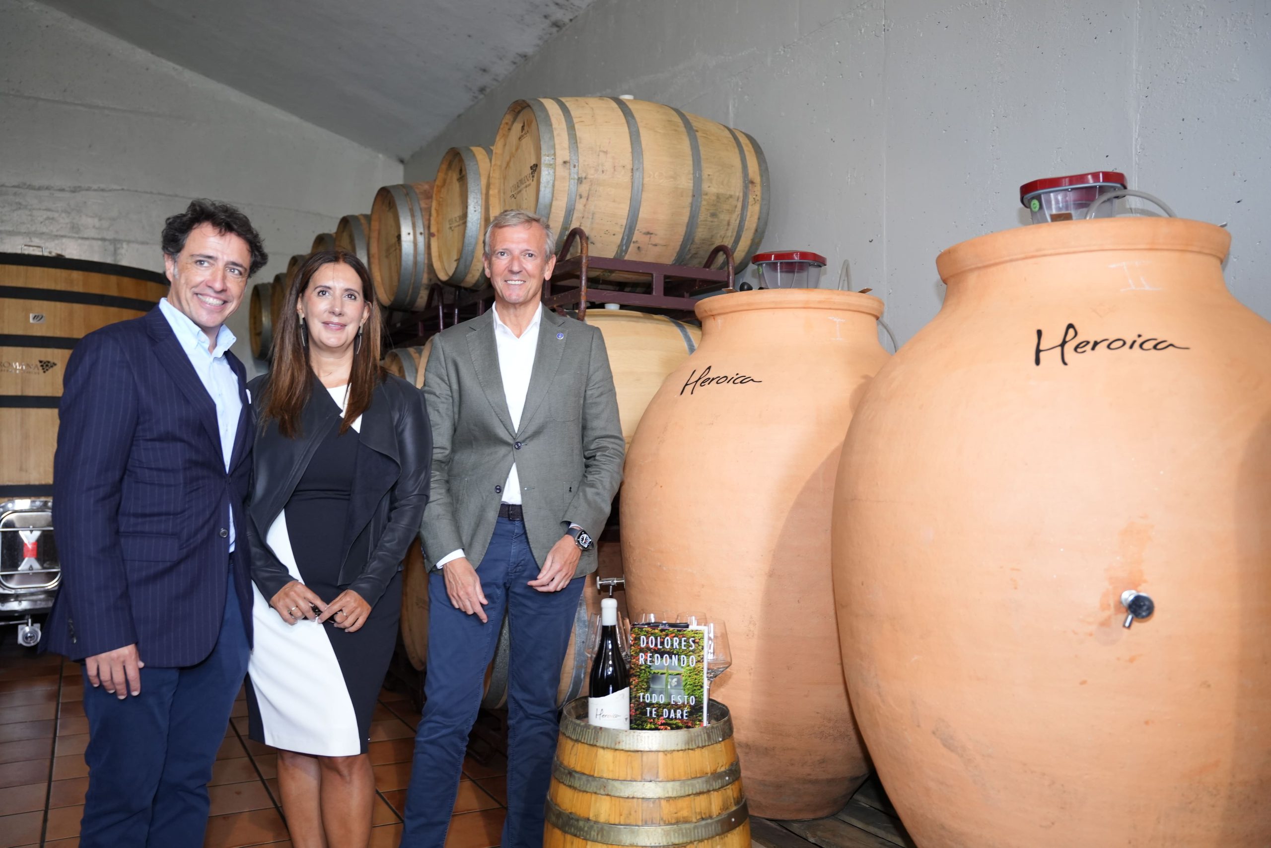 La familia Méndez-Rojo y la escritora Dolores Redondo presentan Heroica en la bodega Vía Romana