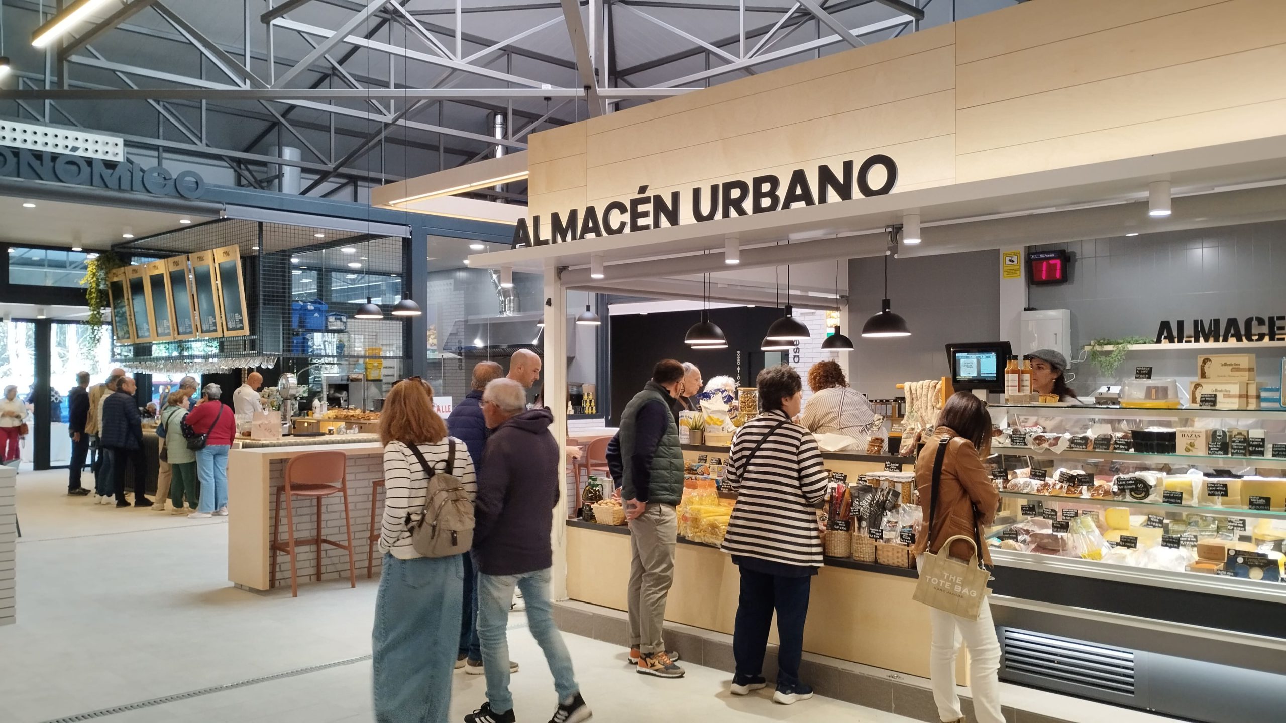 Tui inaugura un mercado moderno, dinámico y con productos de proximidad