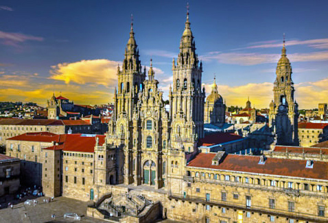 Santiago de Compostela, entre las cinco ciudades más visitadas de España este verano