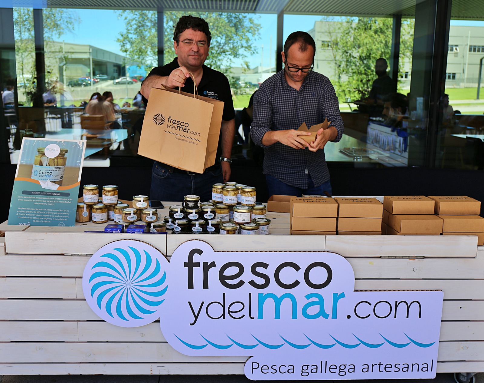 La pescadería online Fresco y del Mar reconocida ante la UE como modelo de pesca artesanal