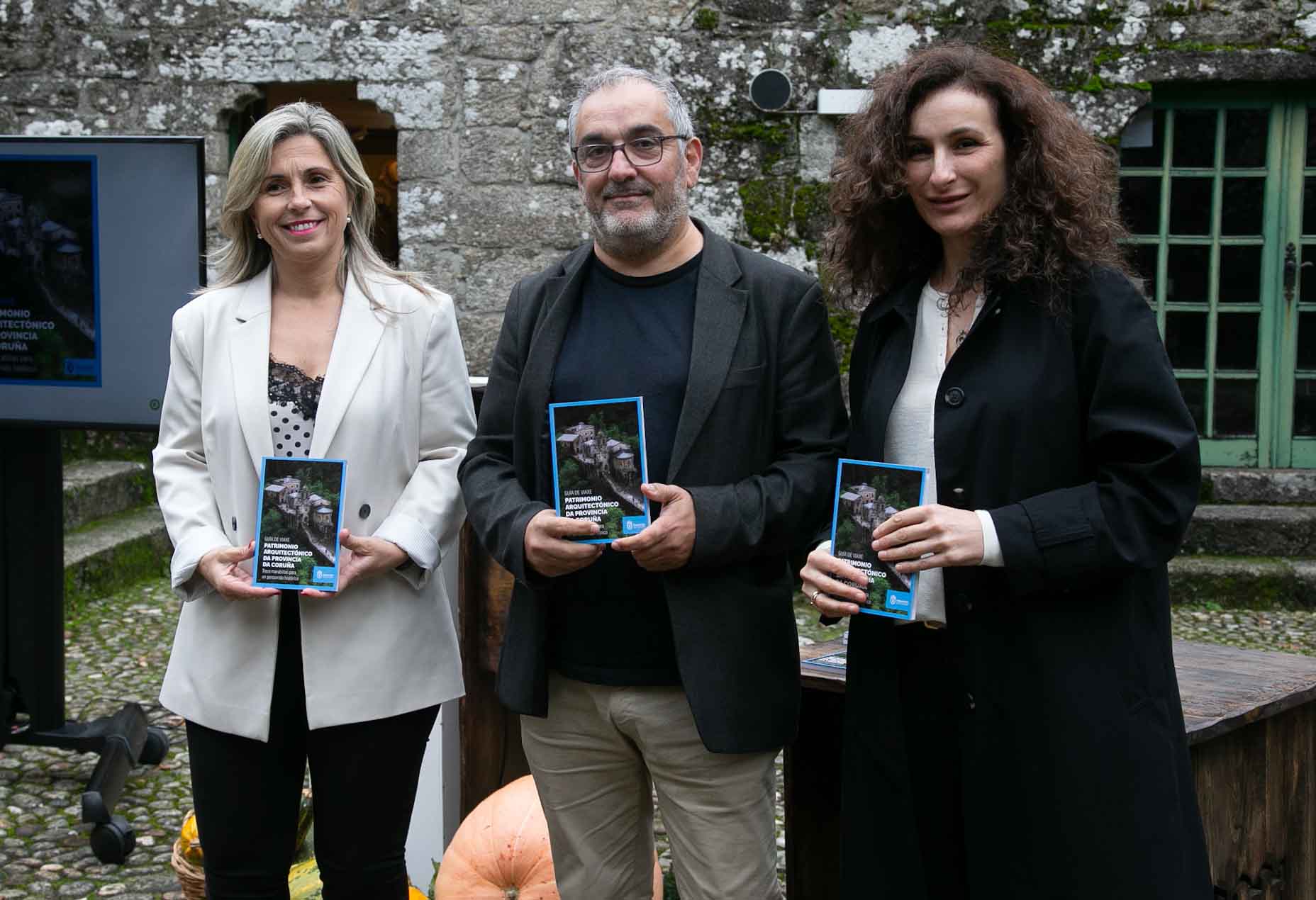 La Deputación da Coruña presenta la guía de viaje “Patrimonio arquitectónico da provincia da Coruña”