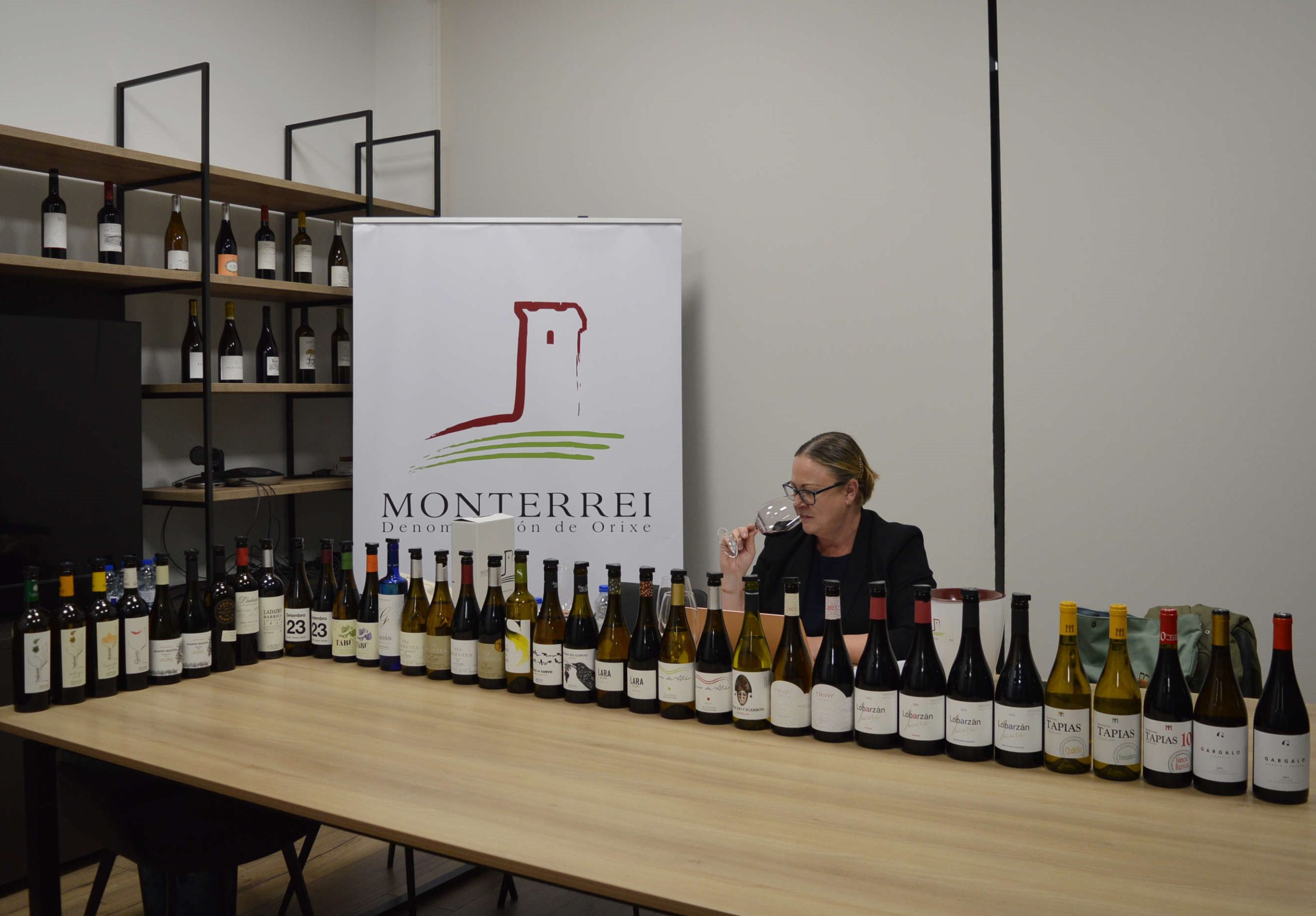 Beth Willard se aproxima a los vinos de la DO Monterrei