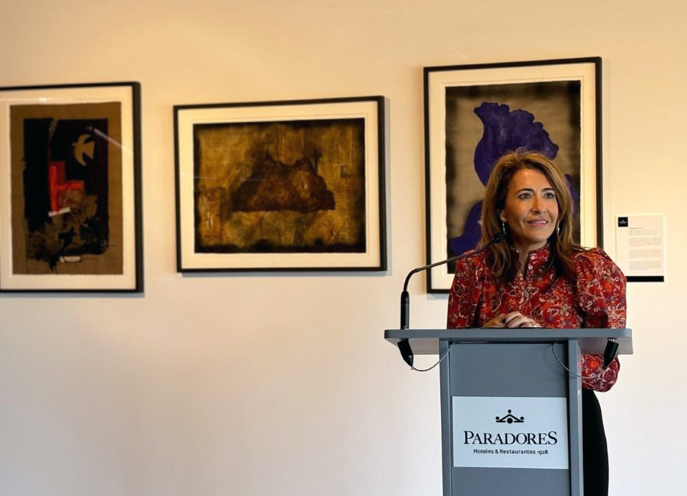 El Parador de Costa da Morte suma a su colección artística la obra de Sofía Gandarias