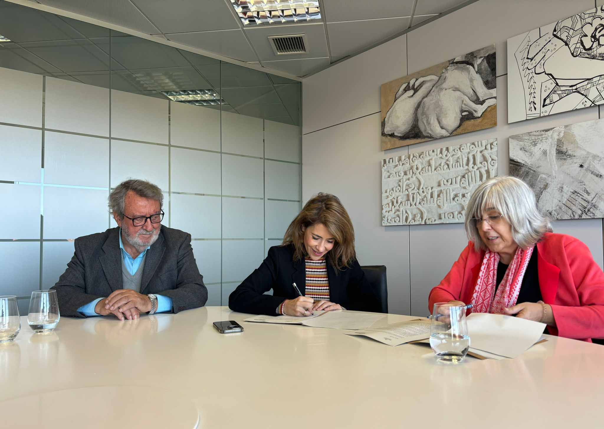 Paradores colabora con la Fundación Mujeres con becas de estudio para personas huérfanas por violencia de género