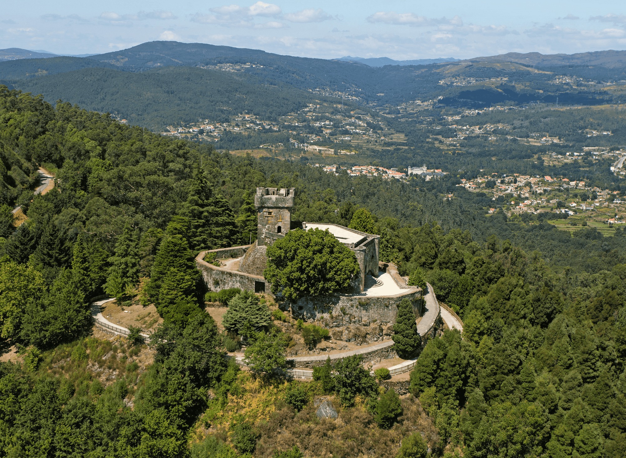 Jornada de puertas abiertas en los castillos de Soutomaior y Sobroso por el Día de Galicia 