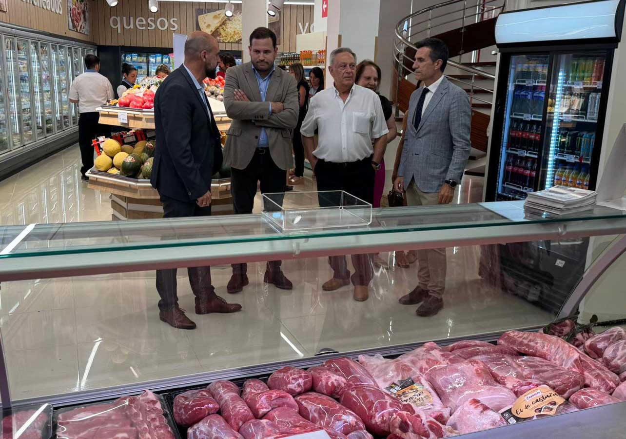 Froiz afianza su presencia en el norte de la provincia con la apertura de un gran supermercado en Cerdedo