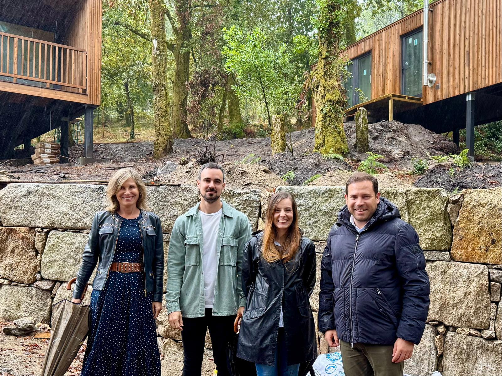 Cubela y Nava Castro visitan el Refuxio da Carballeira, una apuesta por el turismo natural en Rebordelo