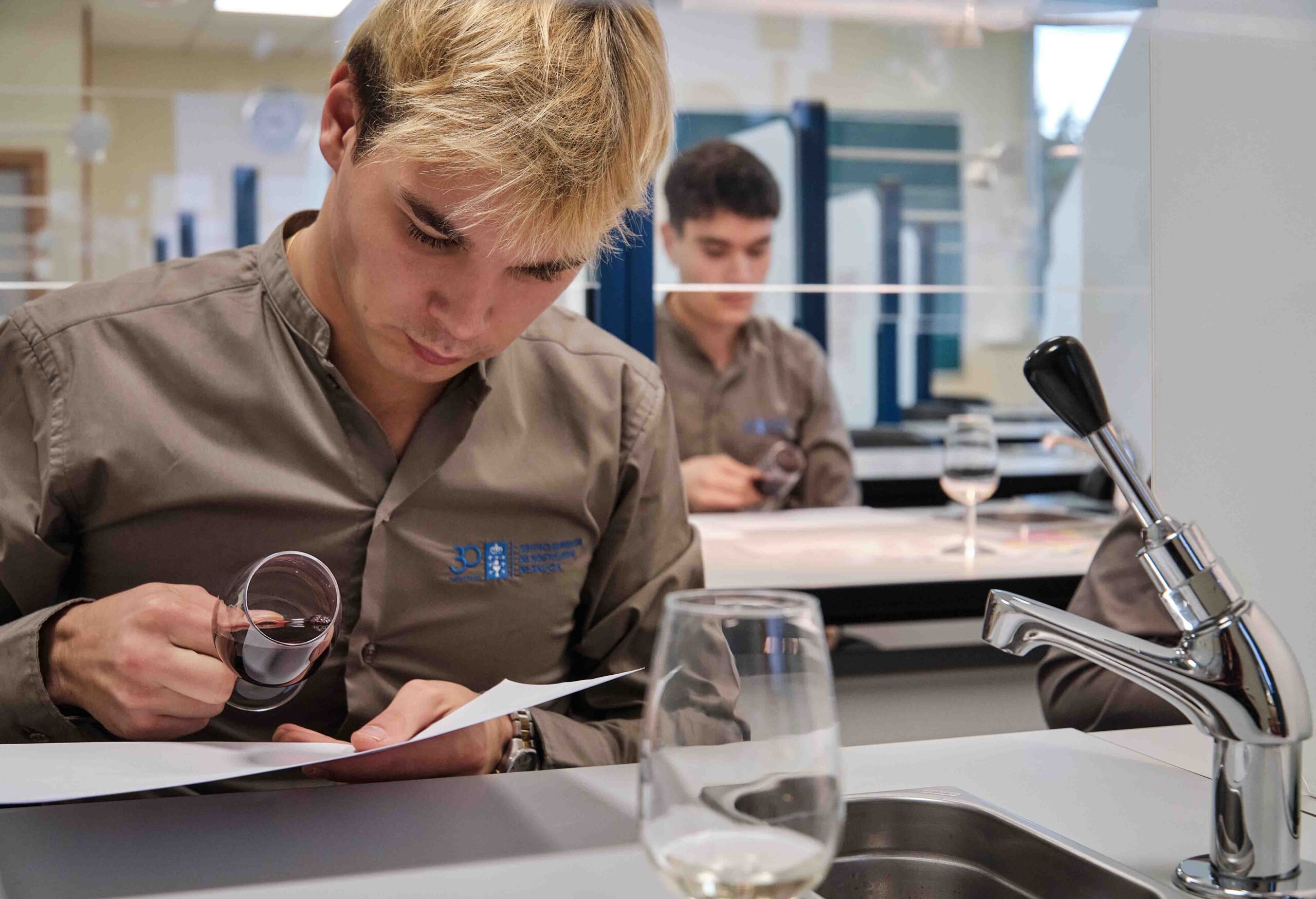 La Xunta ofrece formación en enología al sector turístico gallego