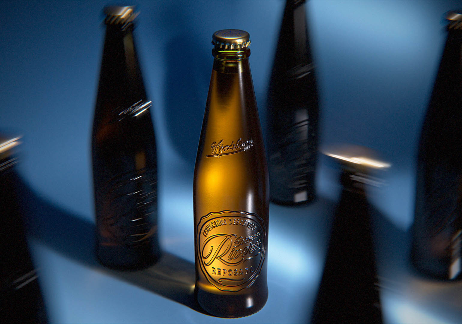 La tradición cervecera de Hijos de Rivera, en una botella