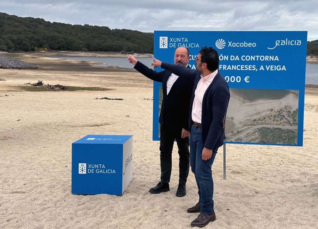 Turismo de Galicia contribuye a la recuperación de la playa de los Franceses, en A Veiga 