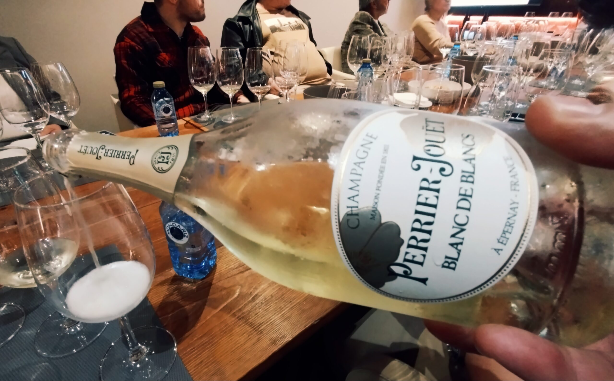 Un lujo de catas de champagnes en el Casino de Vigo