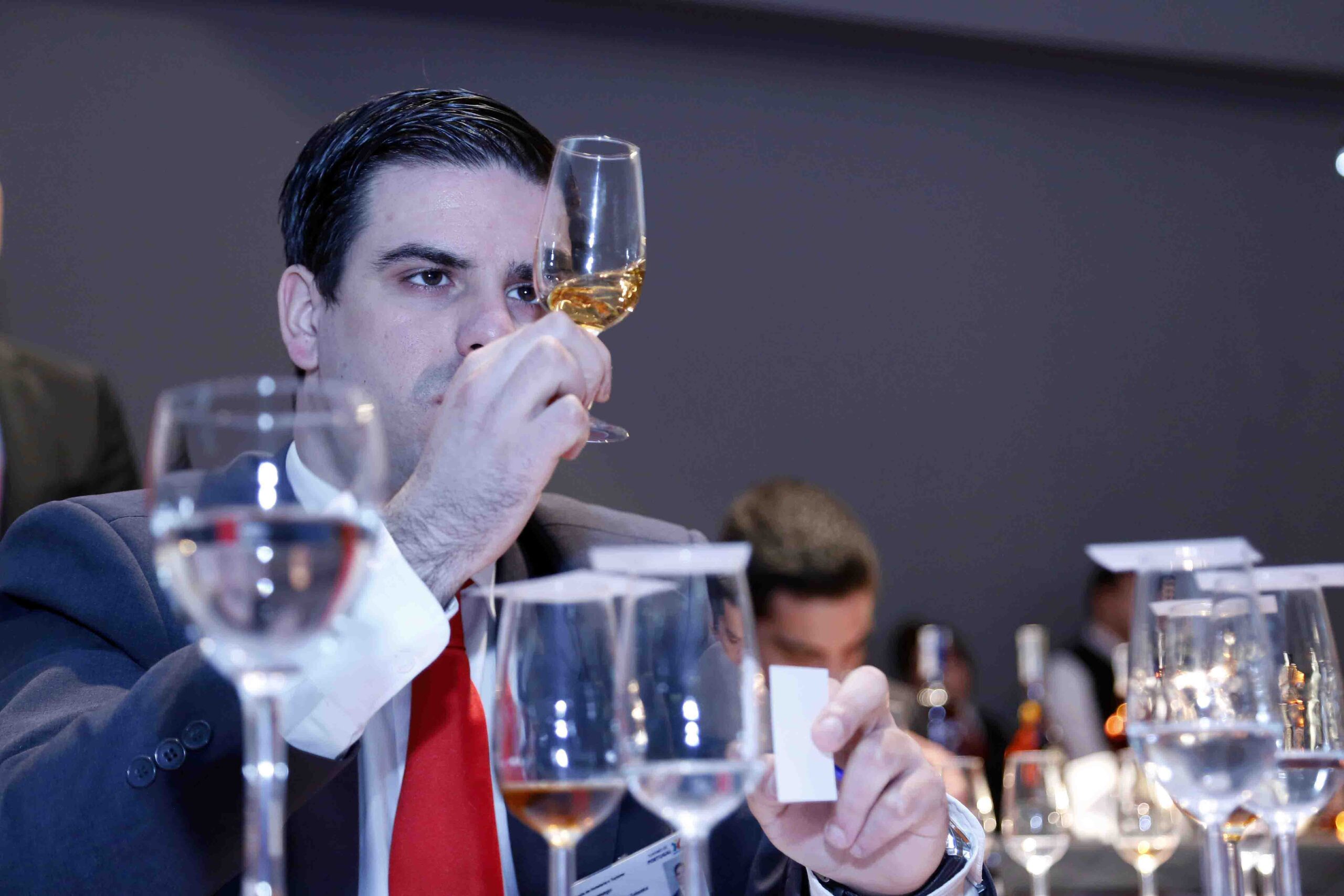 La localidad lusa de Anadia acoge el Concurso Ibérico de Sumilleres 2025