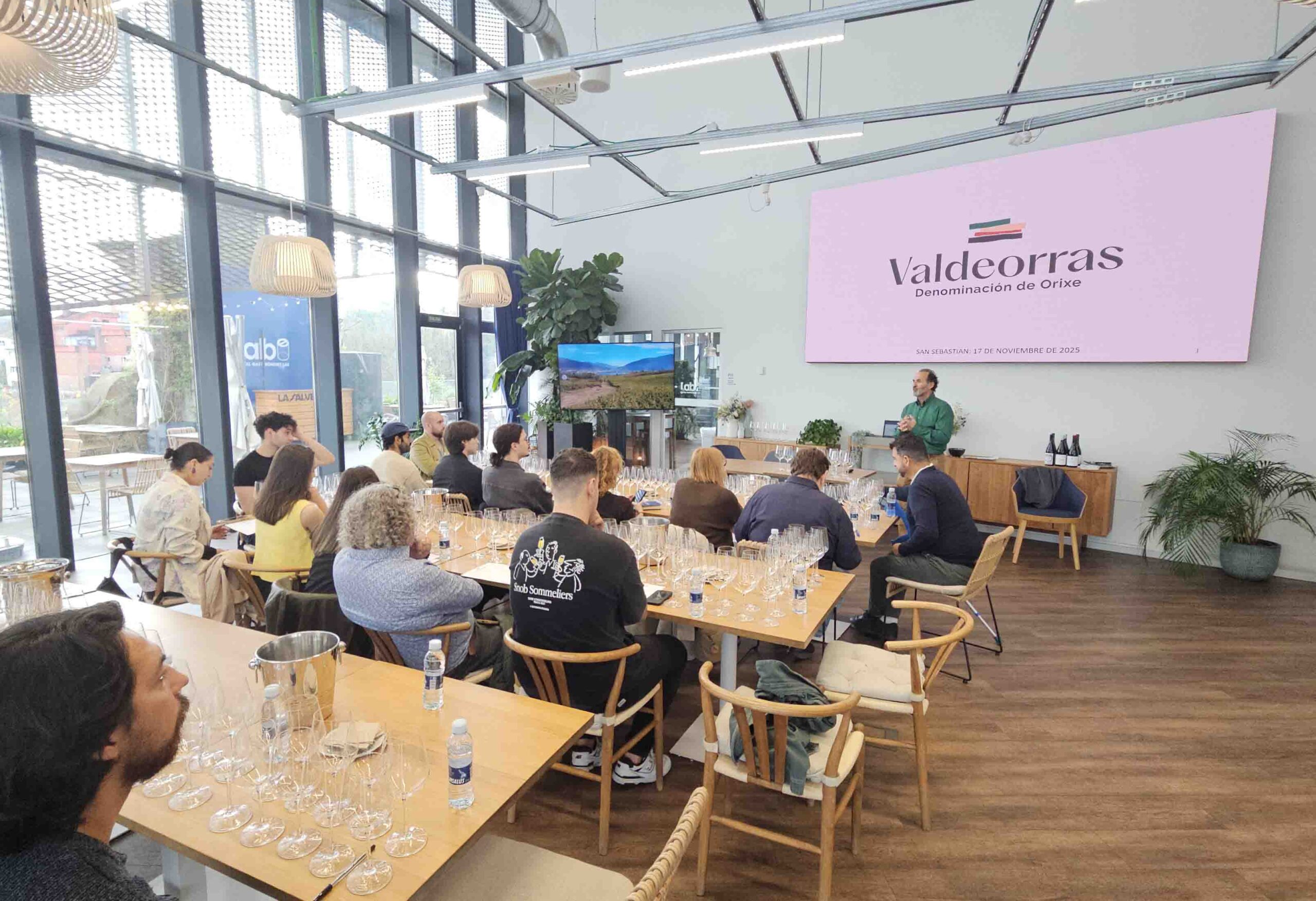 La D.O. Valdeorras presenta sus mejores vinos a sumilleres de Euskadi