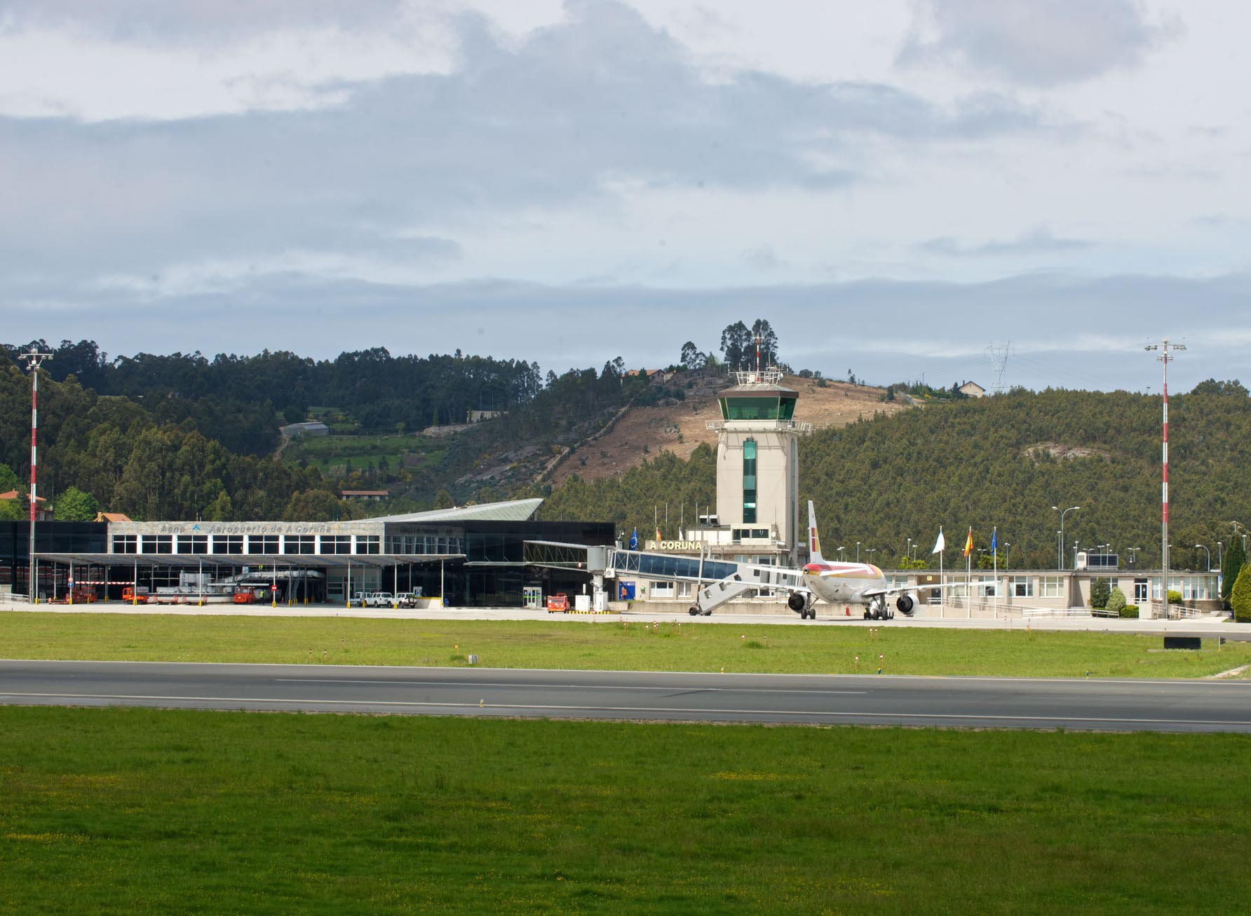 Balance desigual para los aeropuertos gallegos en 2025