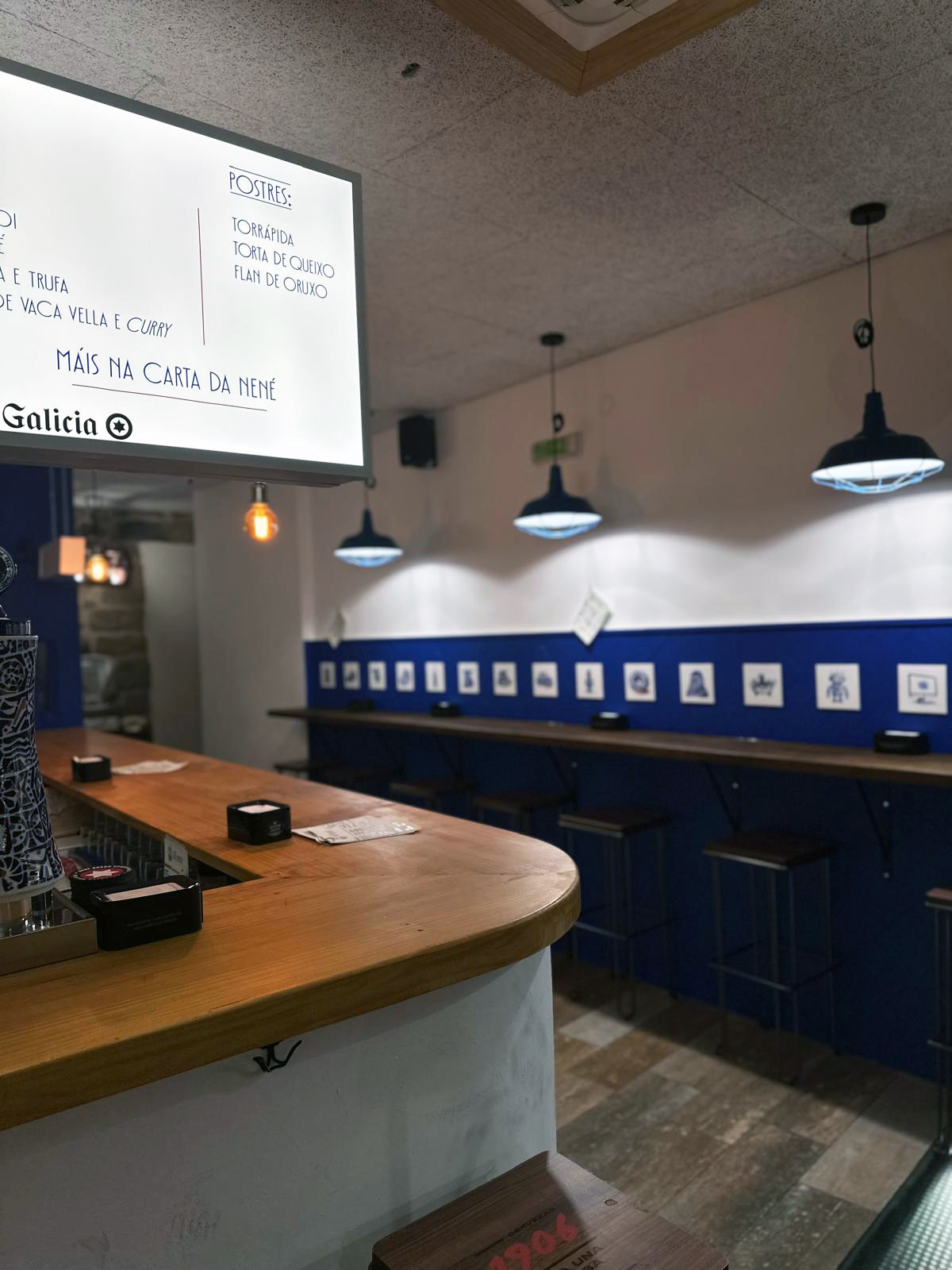 Cocina honesta y burbujas en A Nené Ultramarinos