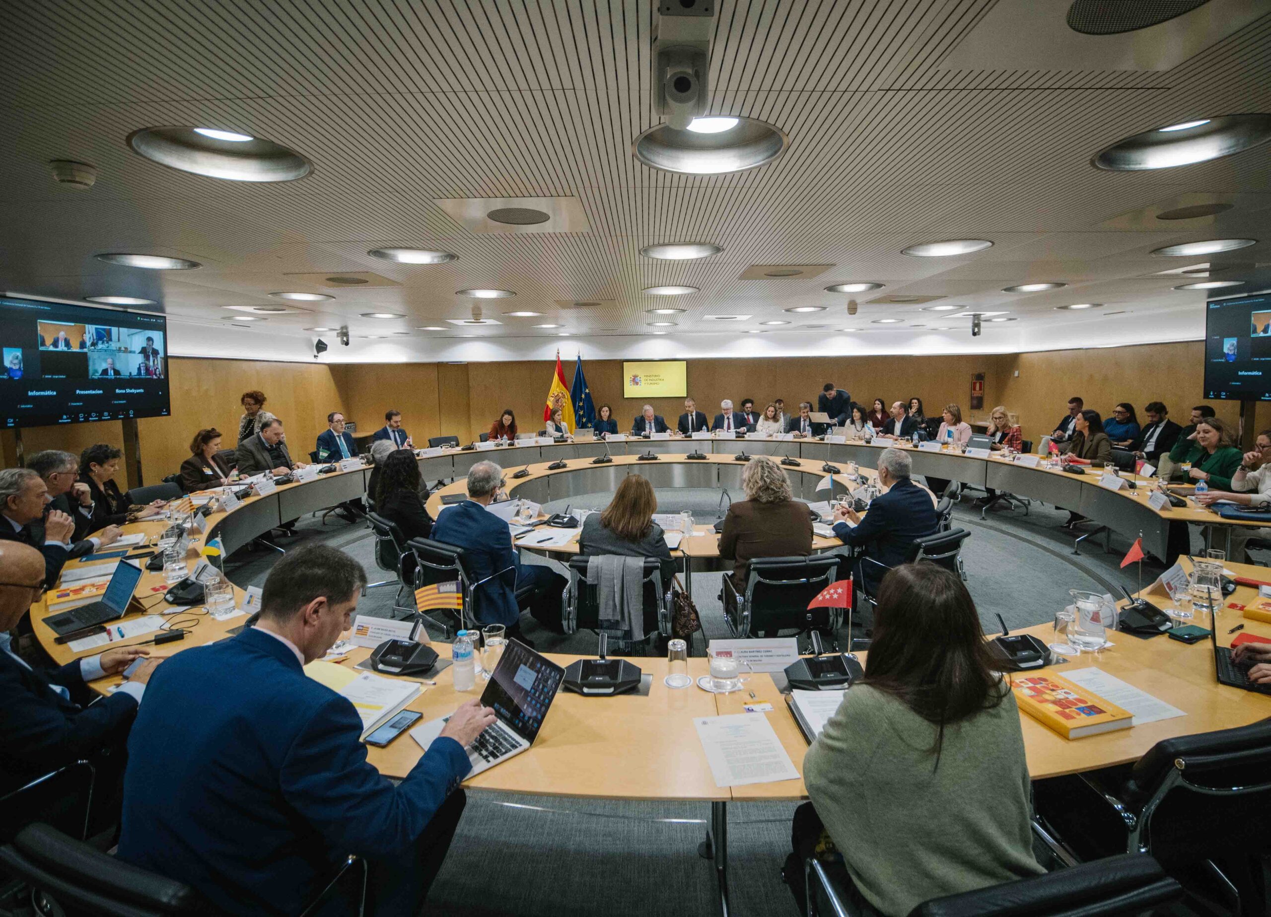 Ministerio y CCAA se reúnen en la recta final de la ejecución de los fondos europeos para transformar el turismo