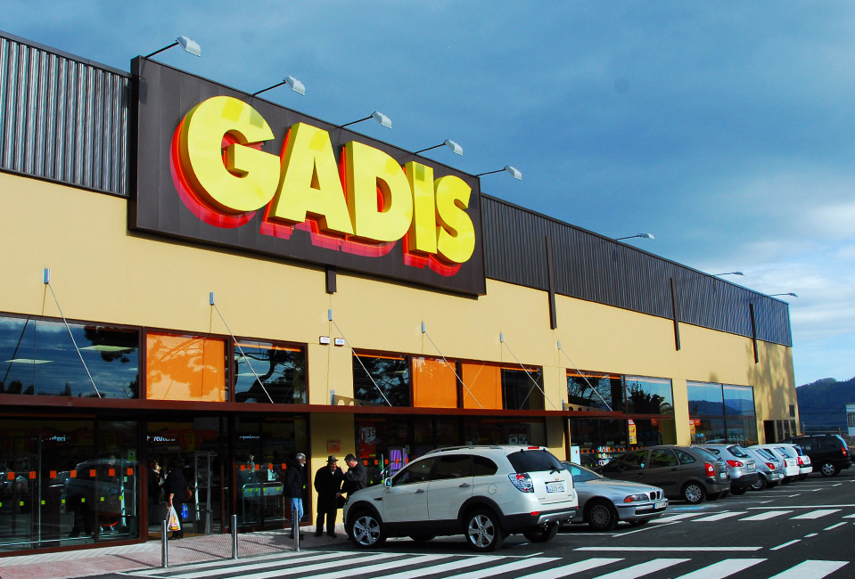 Los clientes de Gadis donan 37.000 euros a la Asociación Española contra el Cáncer