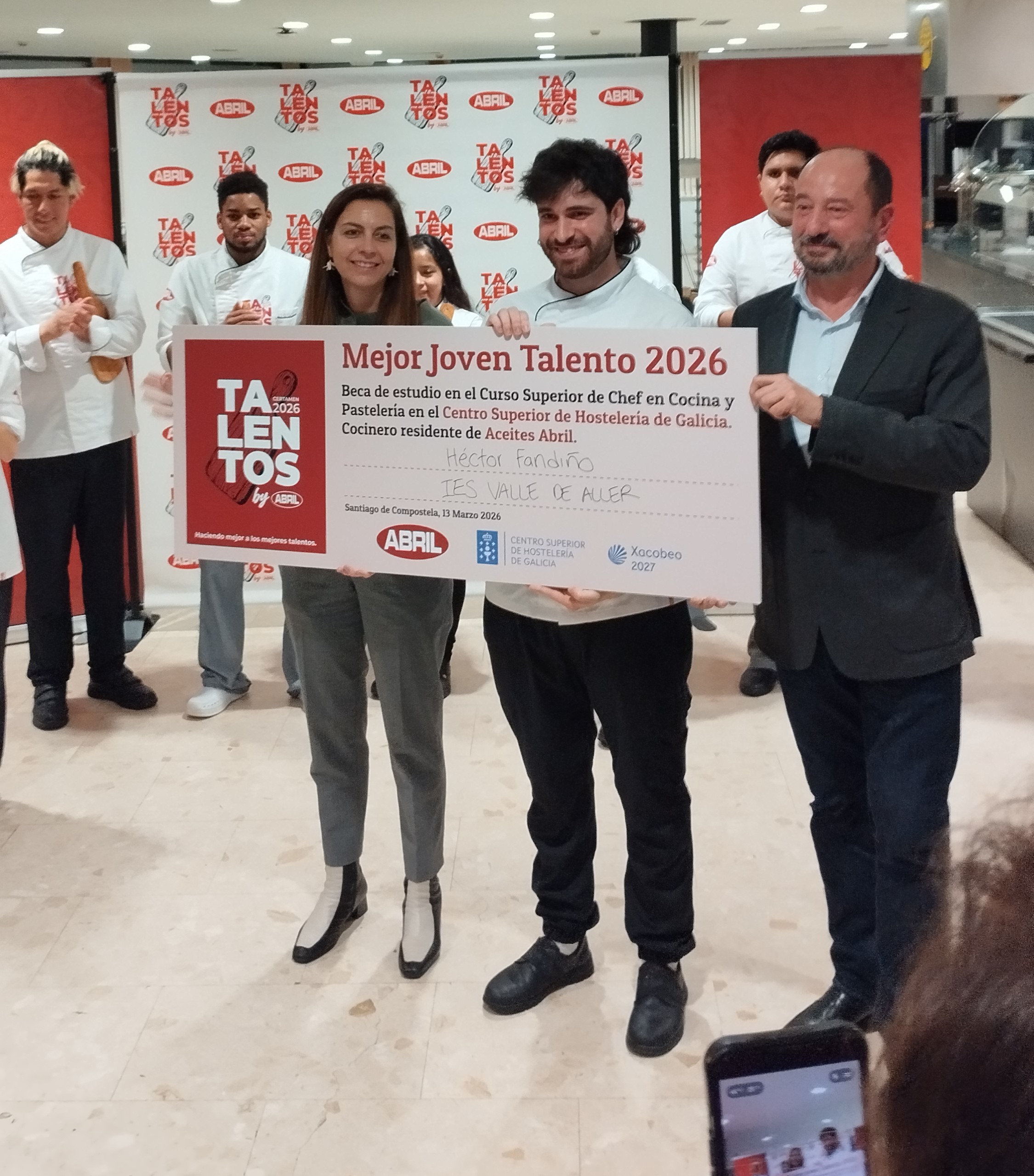 El asturiano Héctor Fandiño, del IES Valle de Aller, gana la cuarta edición de “Talentos by Abril”