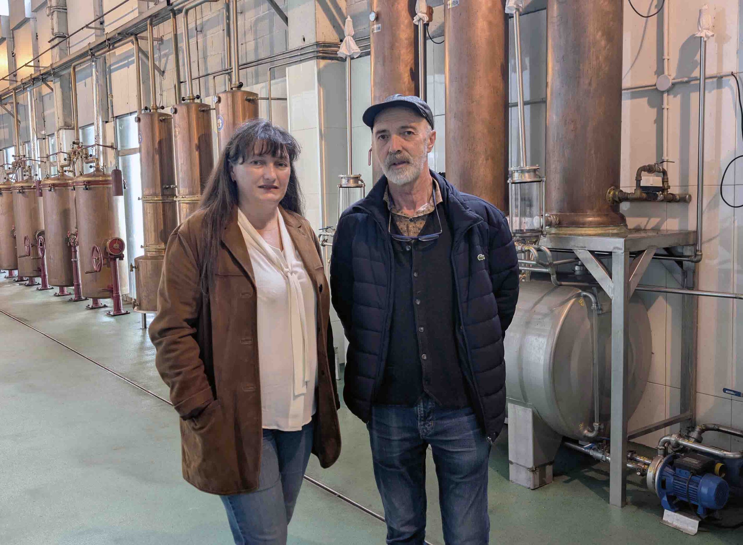 Adegas Moure acoge una jornada didáctica sobre la destilación por arrastre de vapor