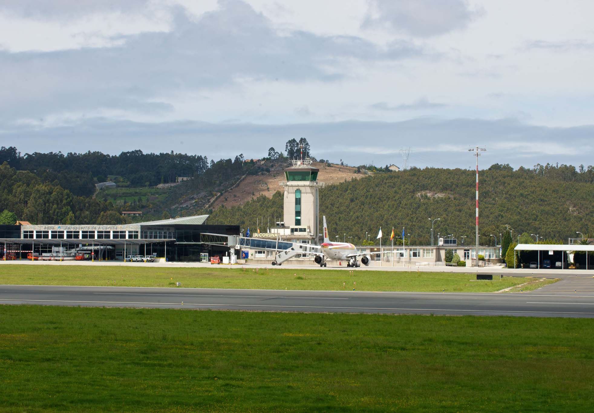 Alvedro se prepara para recibir parte de la operativa de Lavacolla 