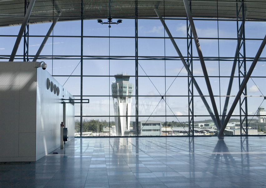 El jueves comienza el cierre del Aeropuerto de Santiago-Rosalía de Castro 