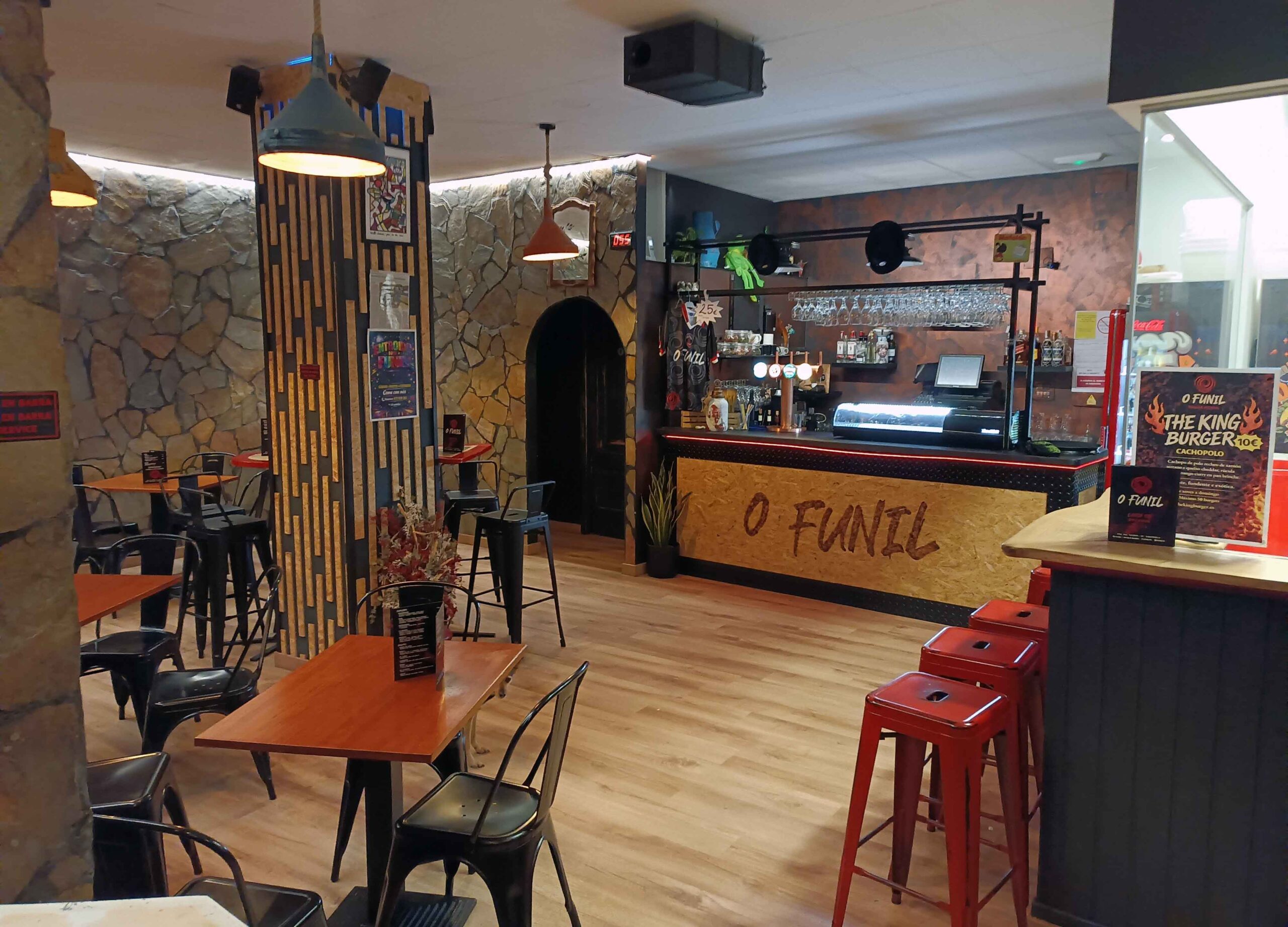 Tapas caseras con productos locales y de calidad en un ambiente un punto friki