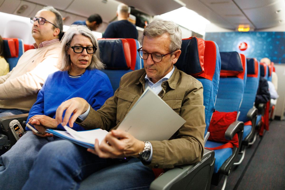 Rueda inicia su primer viaje oficial a China para explorar nuevas relaciones comerciales y turísticas 