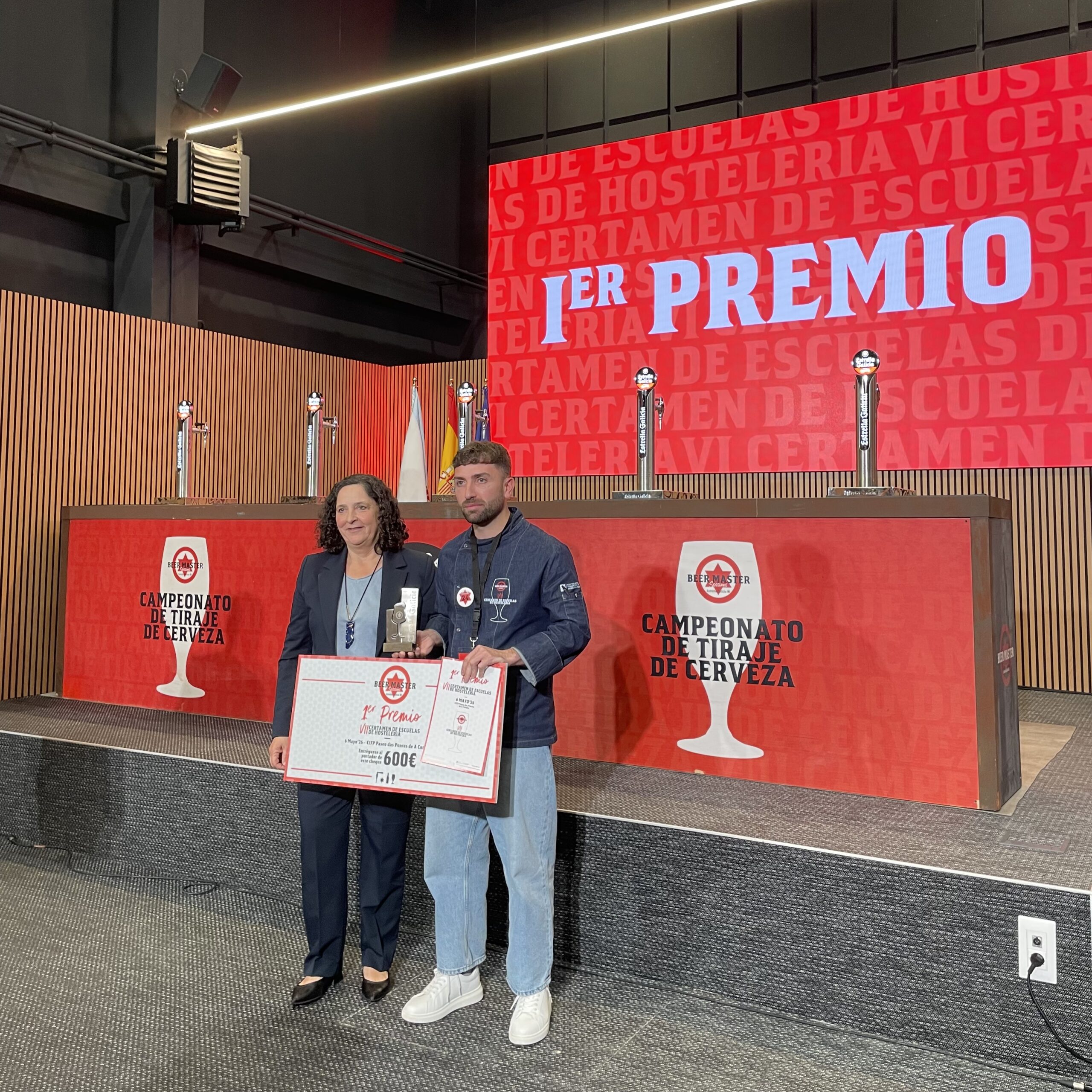 Alejo Fuenteseca, del IES Sanxillao, gana el  Certamen de Servicio de Cerveza Estrella Galicia