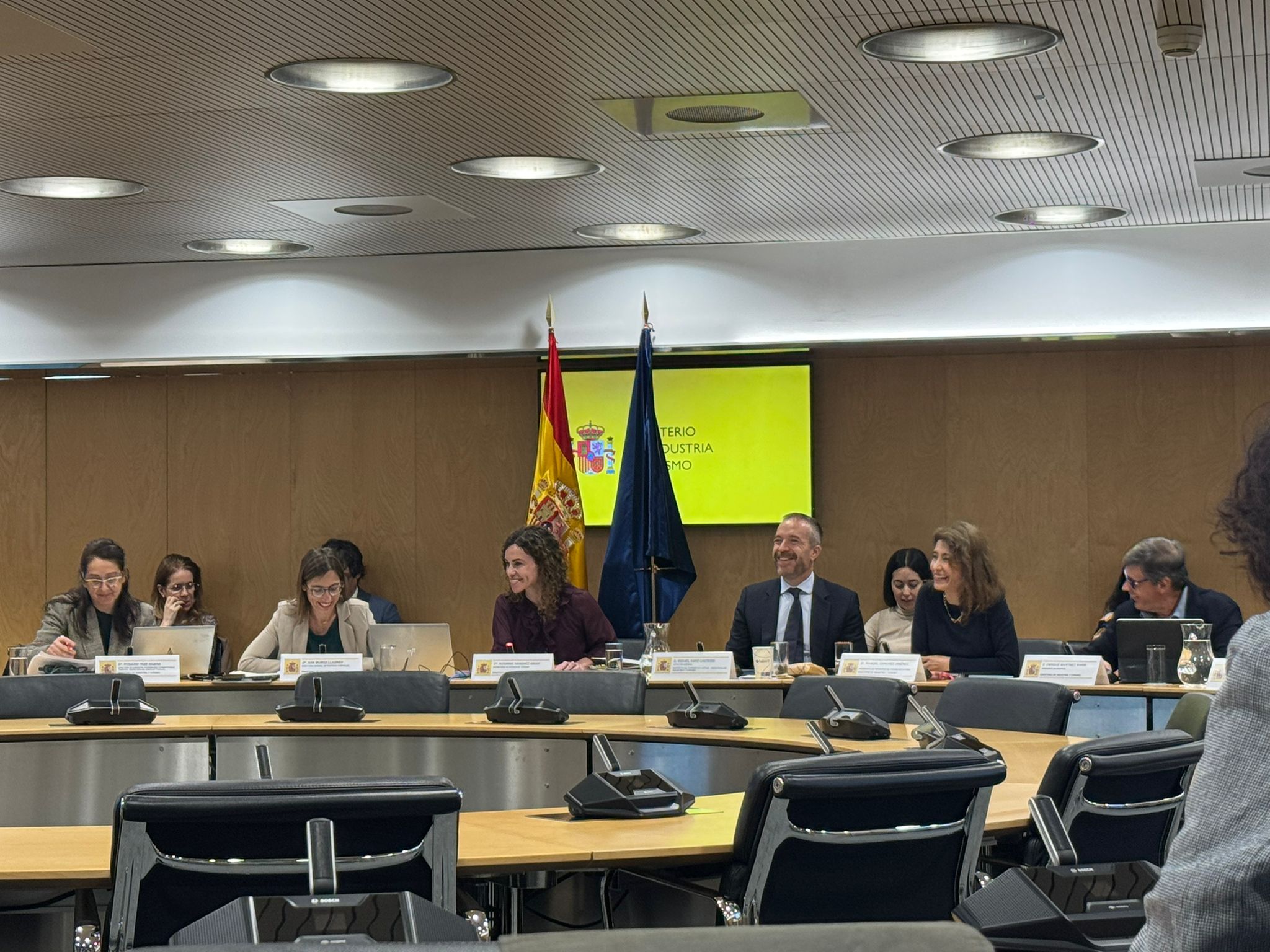 El Gobierno implementará medidas de sostenibilidad y competitividad en el sector turístico