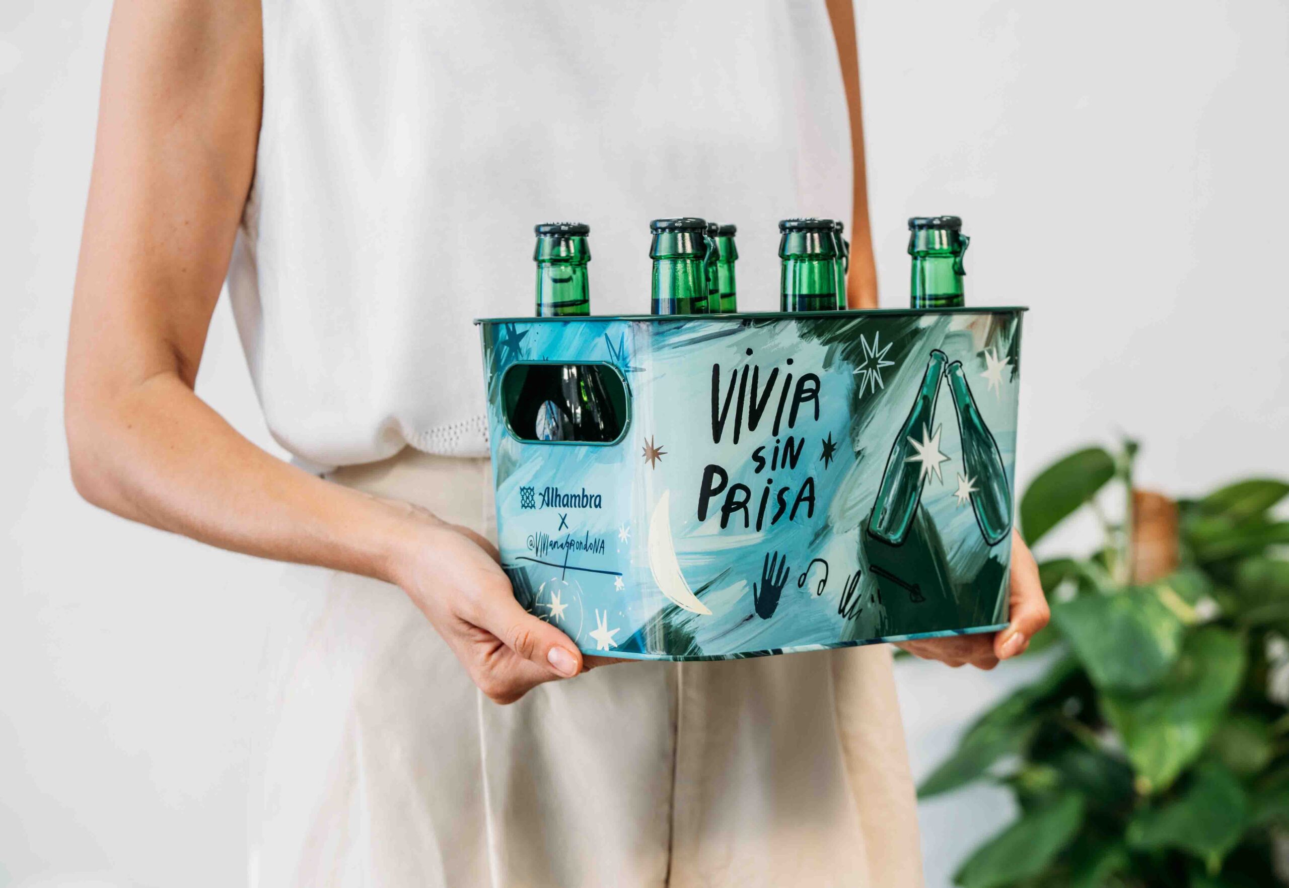 Cervezas Alhambra y Viviana Grondona invitan a “soltar la prisa” este verano con un pack especial