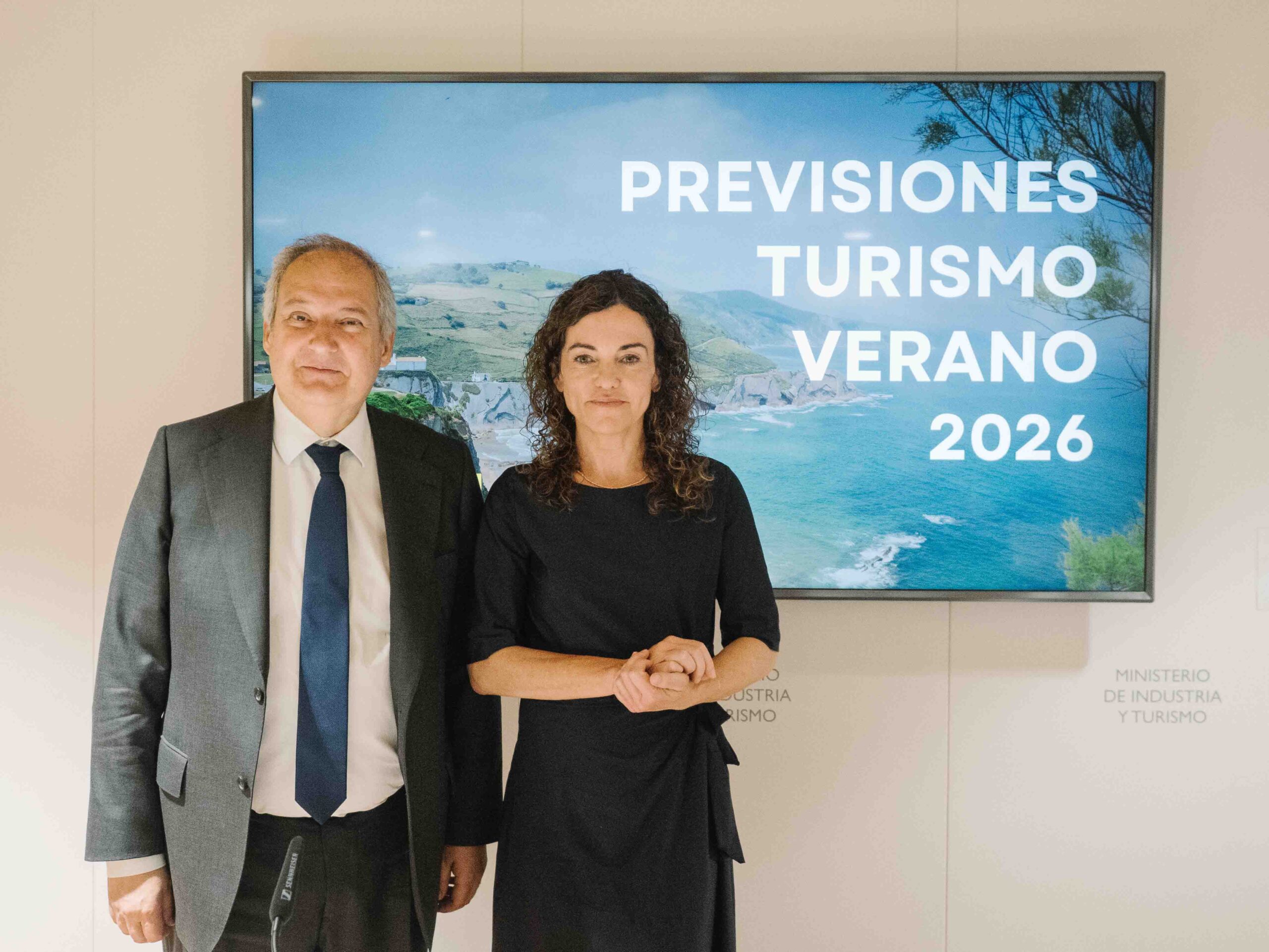 Los turistas internacionales gastarán cerca de 64.000 M€ este verano en España
