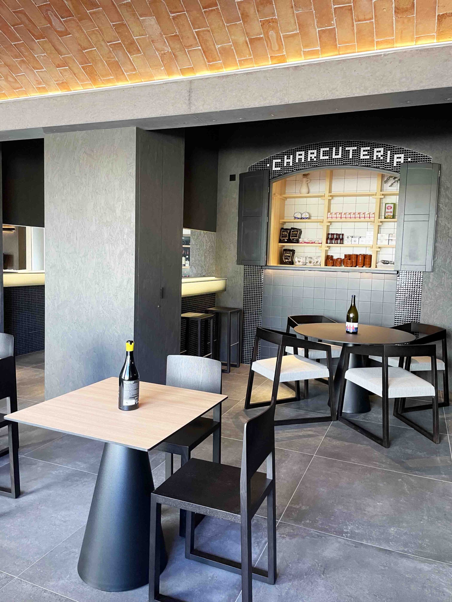 Vinos, conservas y buen ambiente en CRU