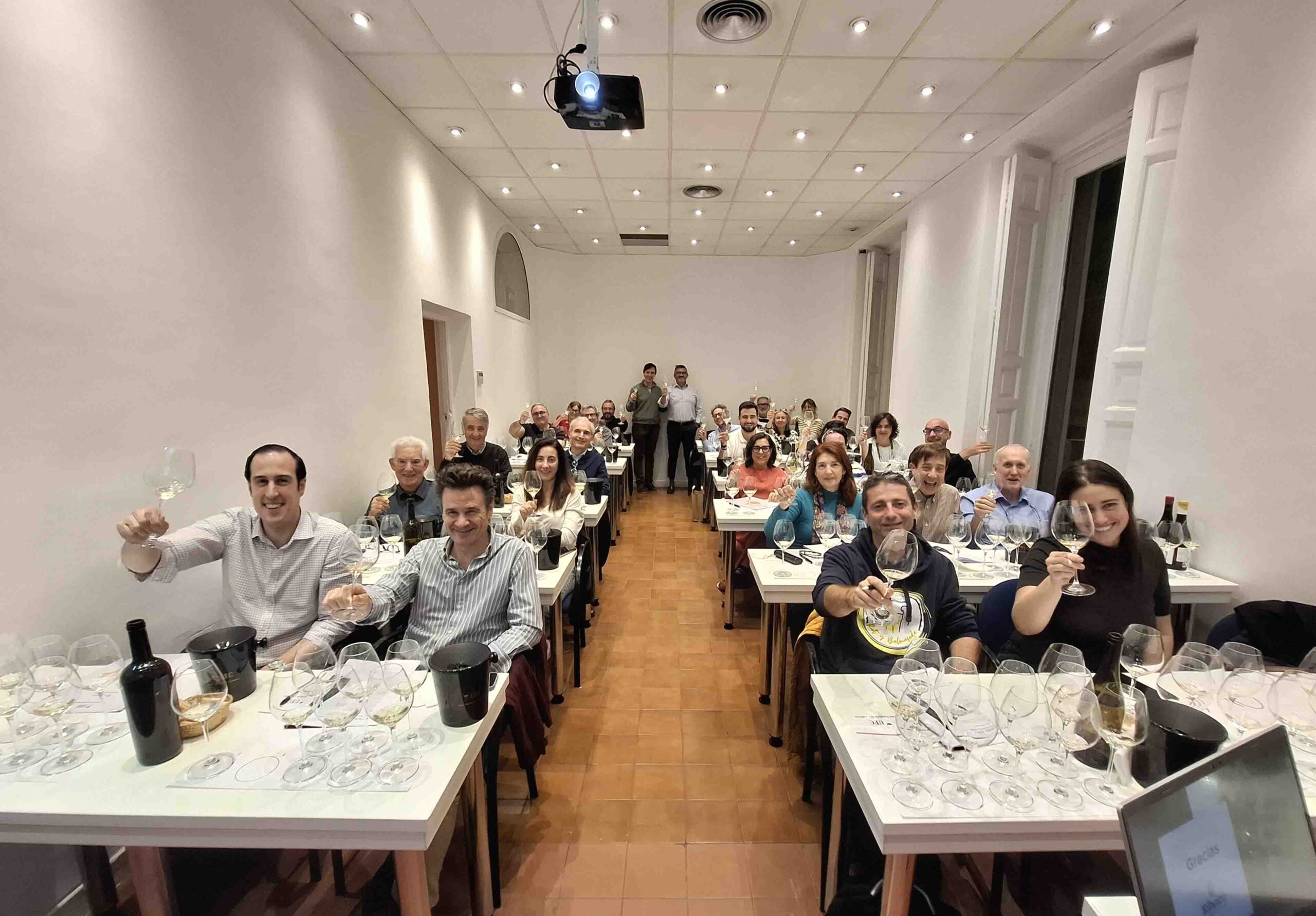 La DO Ribeiro imparte una clase magistral de vinos en la Unión Española de Catadores