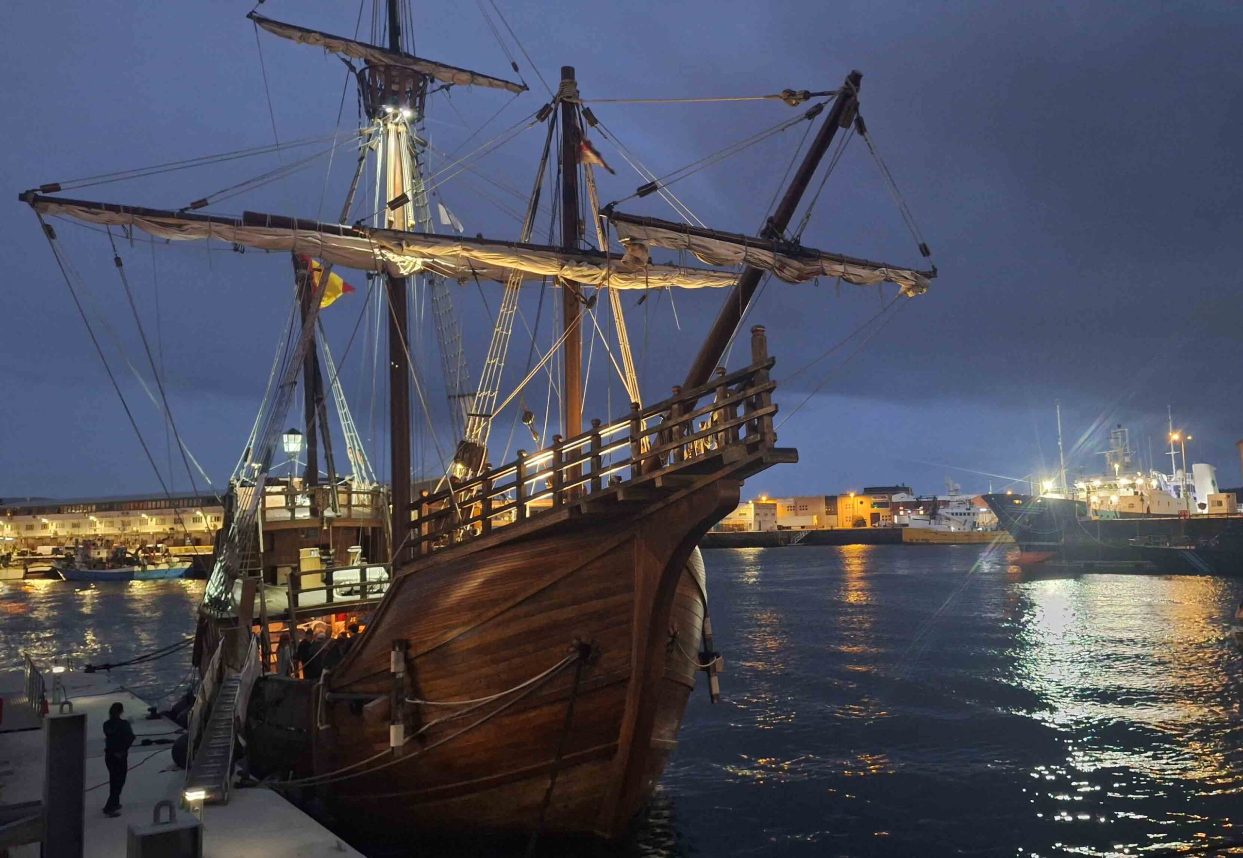 La Nao Santa María, embajadora de Huelva, atraca en Vigo