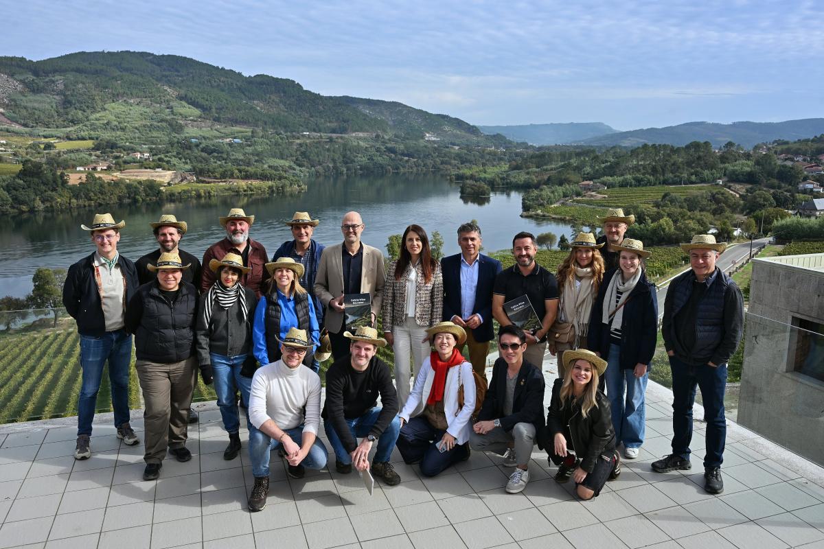 Los participantes en Galician Wine Educator 2026 visitan la bodega Ramón do Casar