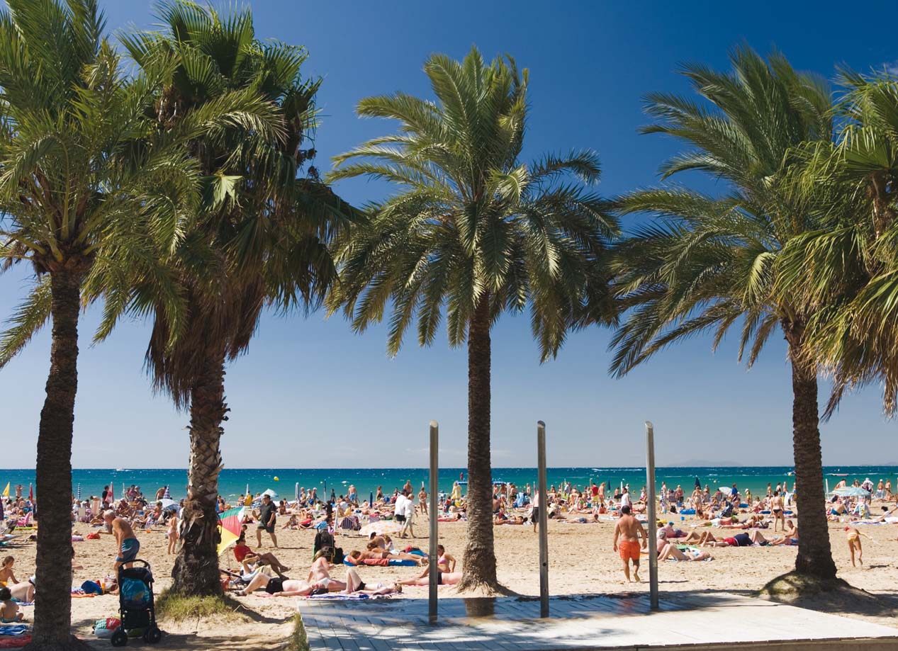 El gasto de los turistas internacionales superó los 17.800 M€ en agosto en España